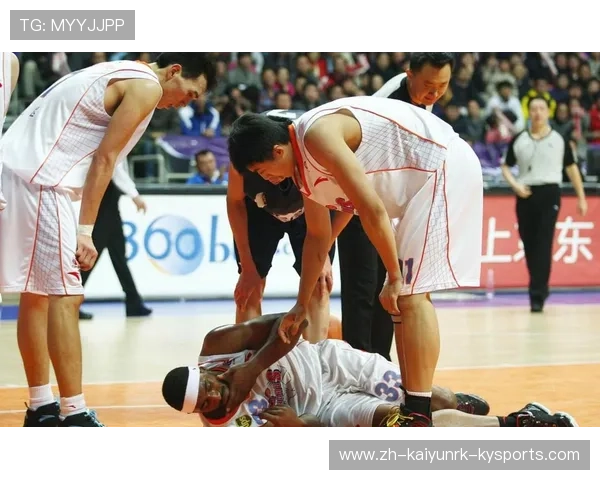 膝盖变形重伤震惊赛场穆迪无对抗受伤细节与转播中断回顾 膝盖变形重伤震惊赛场穆迪无对抗受伤细节与转播中断回顾